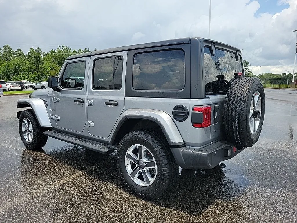 2018 Jeep Wrangler Unlimited Sahara thumbnail 5