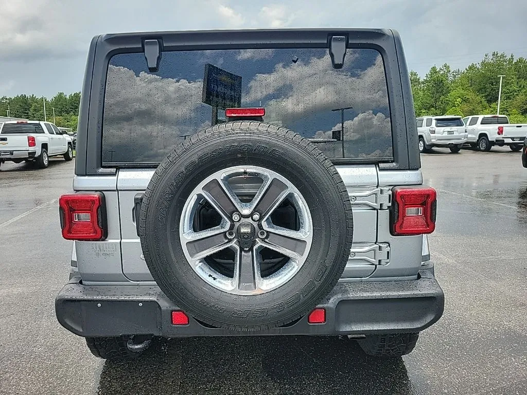 2018 Jeep Wrangler Unlimited Sahara thumbnail 6