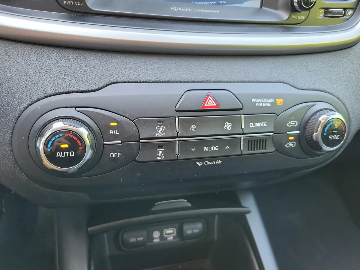 2018 Kia Sorento 2.4L LX thumbnail 17