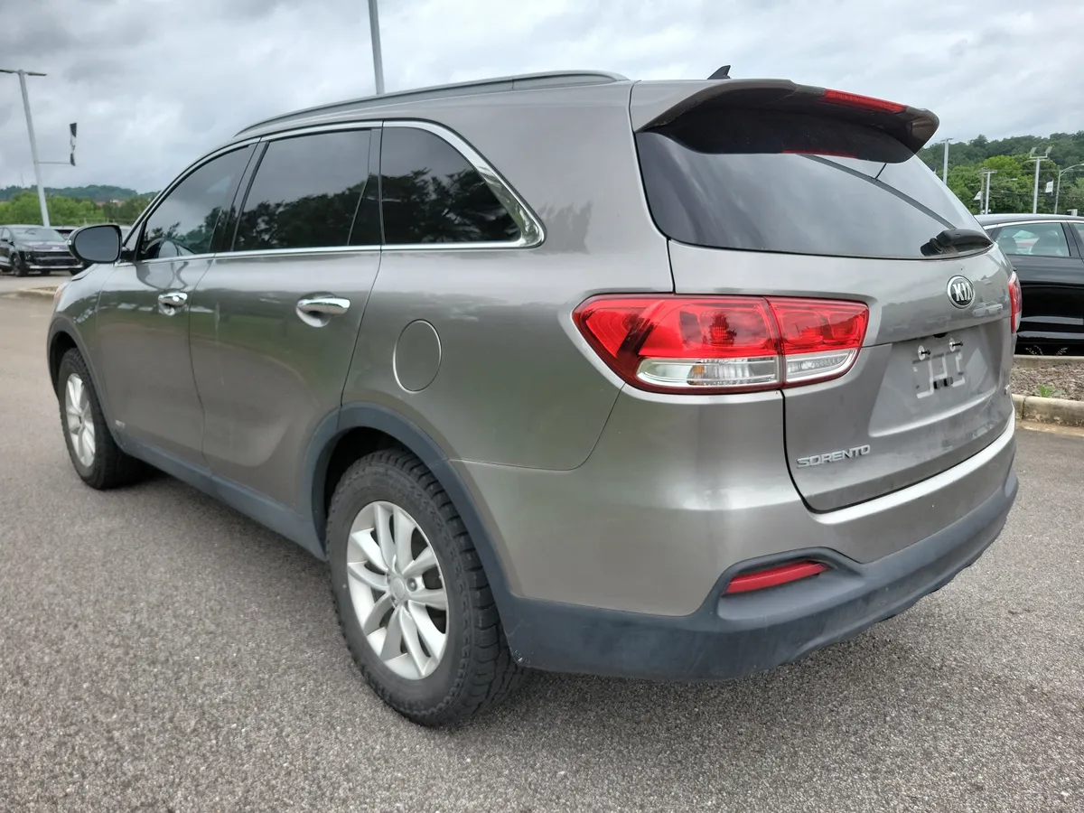 2018 Kia Sorento 2.4L LX thumbnail 3