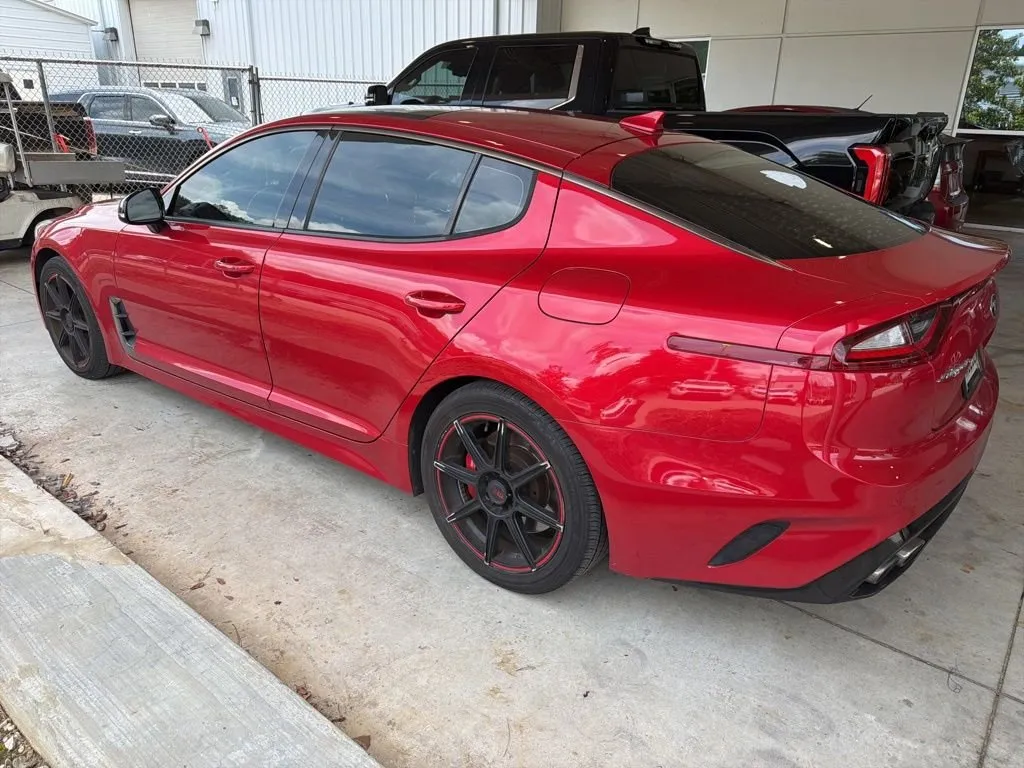 2018 Kia Stinger GT2 thumbnail 2