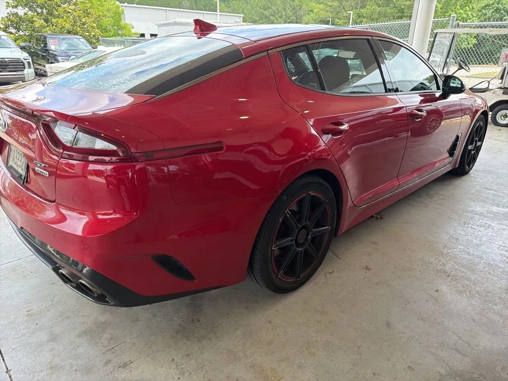 2018 Kia Stinger GT2 thumbnail 3