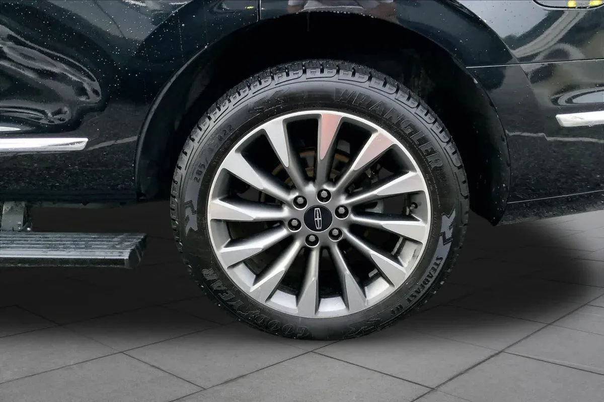 2018 Lincoln Navigator Select thumbnail 11