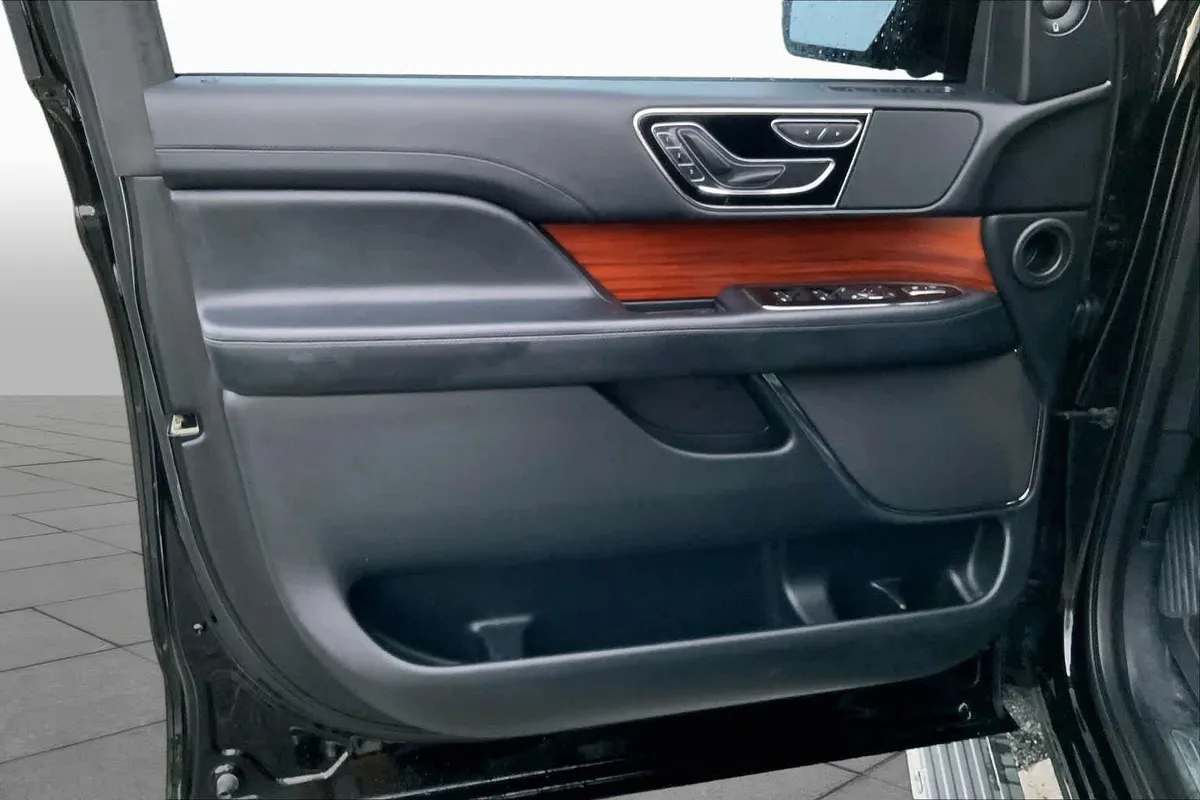 2018 Lincoln Navigator Select thumbnail 21