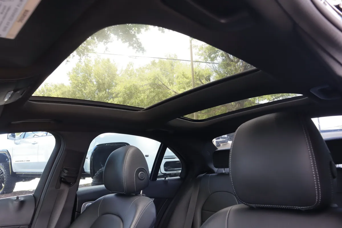 2018 Mercedes-Benz C-Class C 300 thumbnail 7