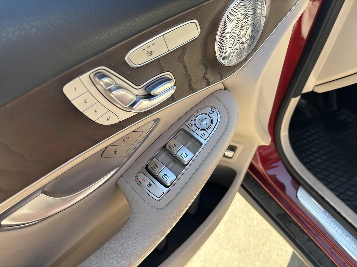 2018 Mercedes-Benz GLC 300 4MATIC® thumbnail 14