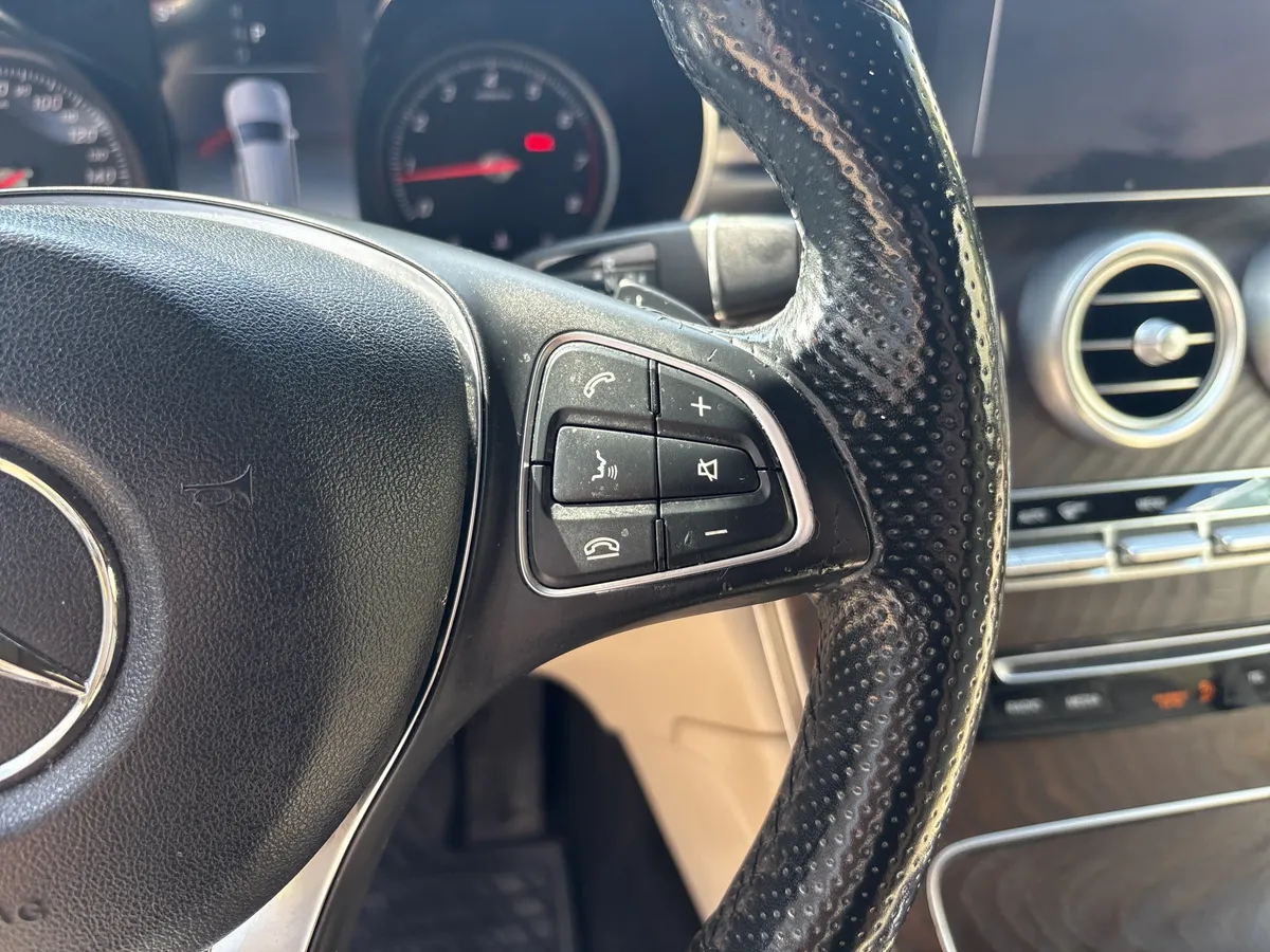 2018 Mercedes-Benz GLC 300 4MATIC® thumbnail 19