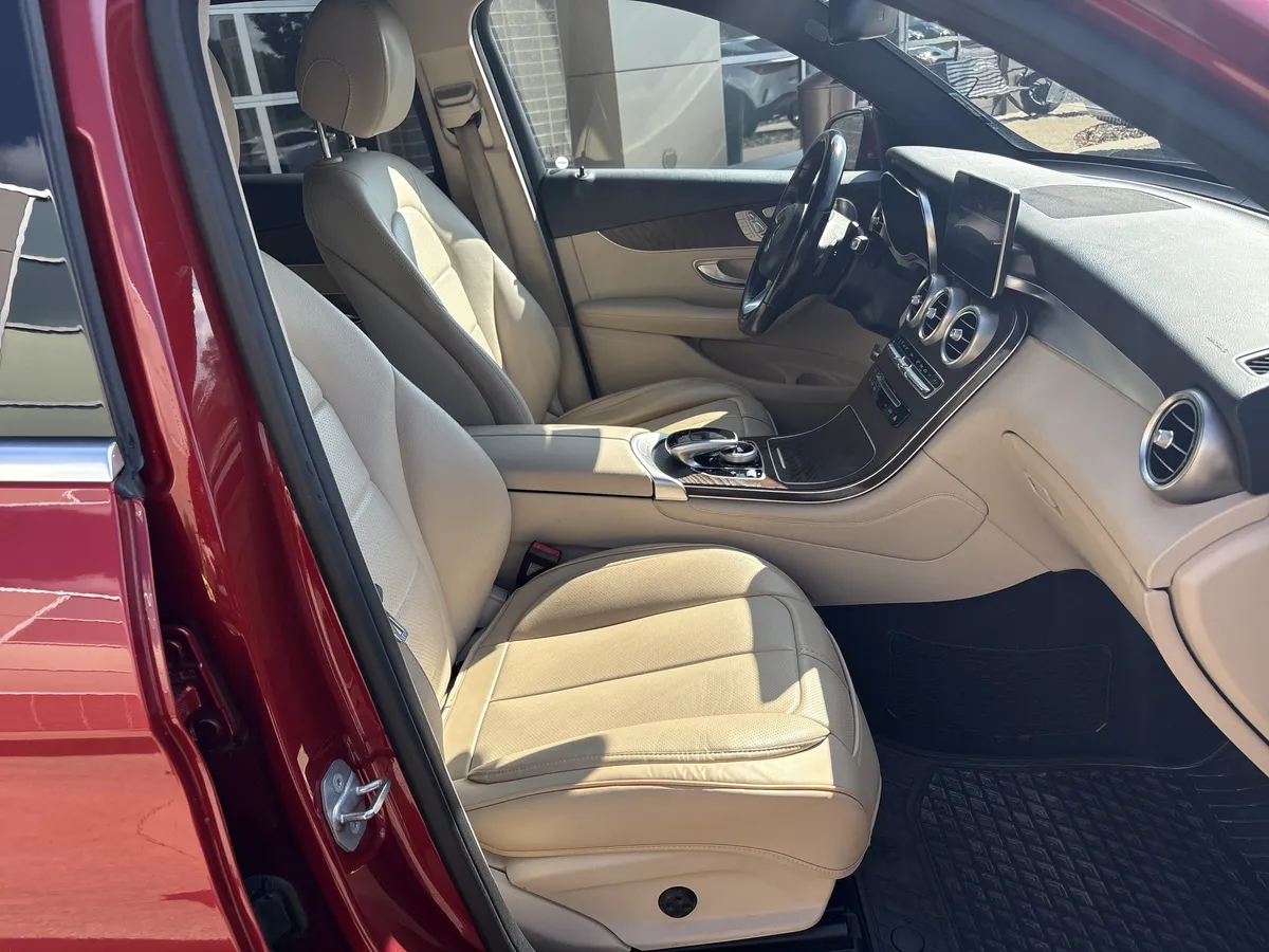 2018 Mercedes-Benz GLC 300 4MATIC® thumbnail 32
