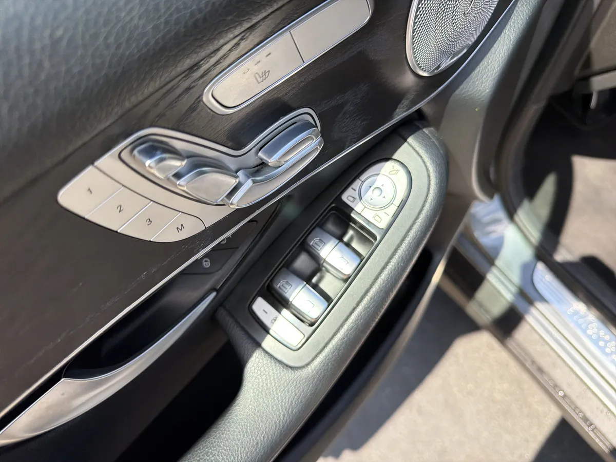 2018 Mercedes-Benz GLC 300 thumbnail 14