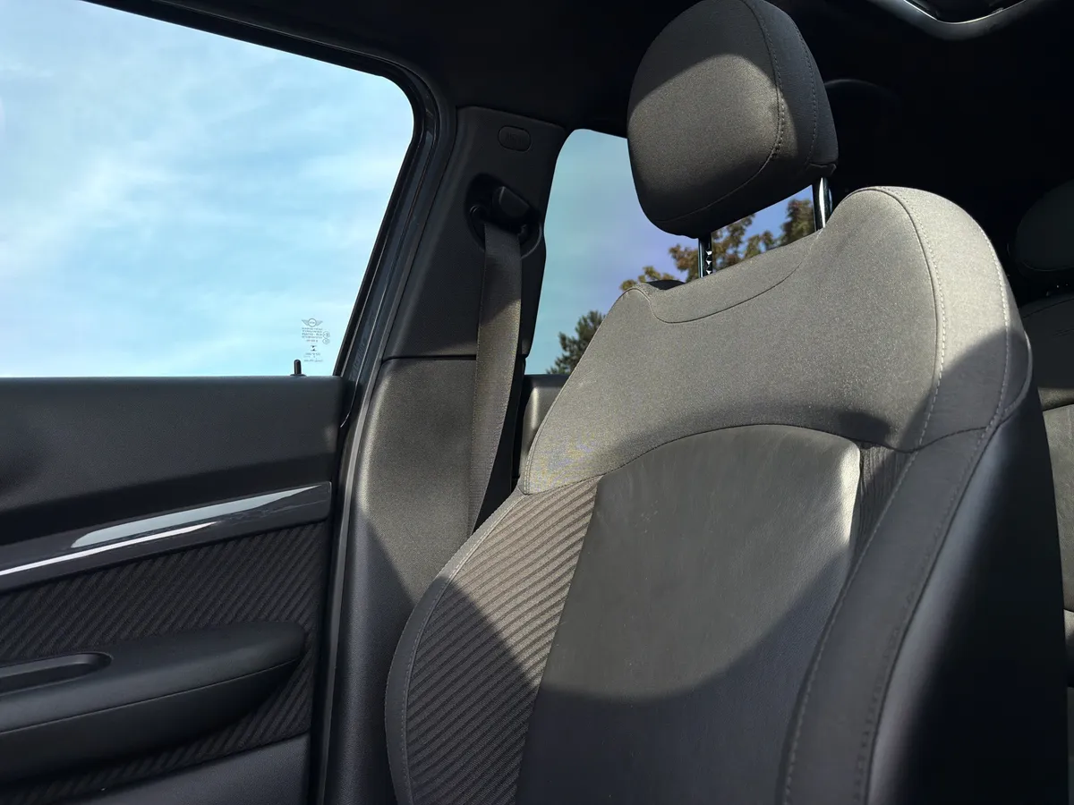 2018 MINI Clubman Cooper S thumbnail 23