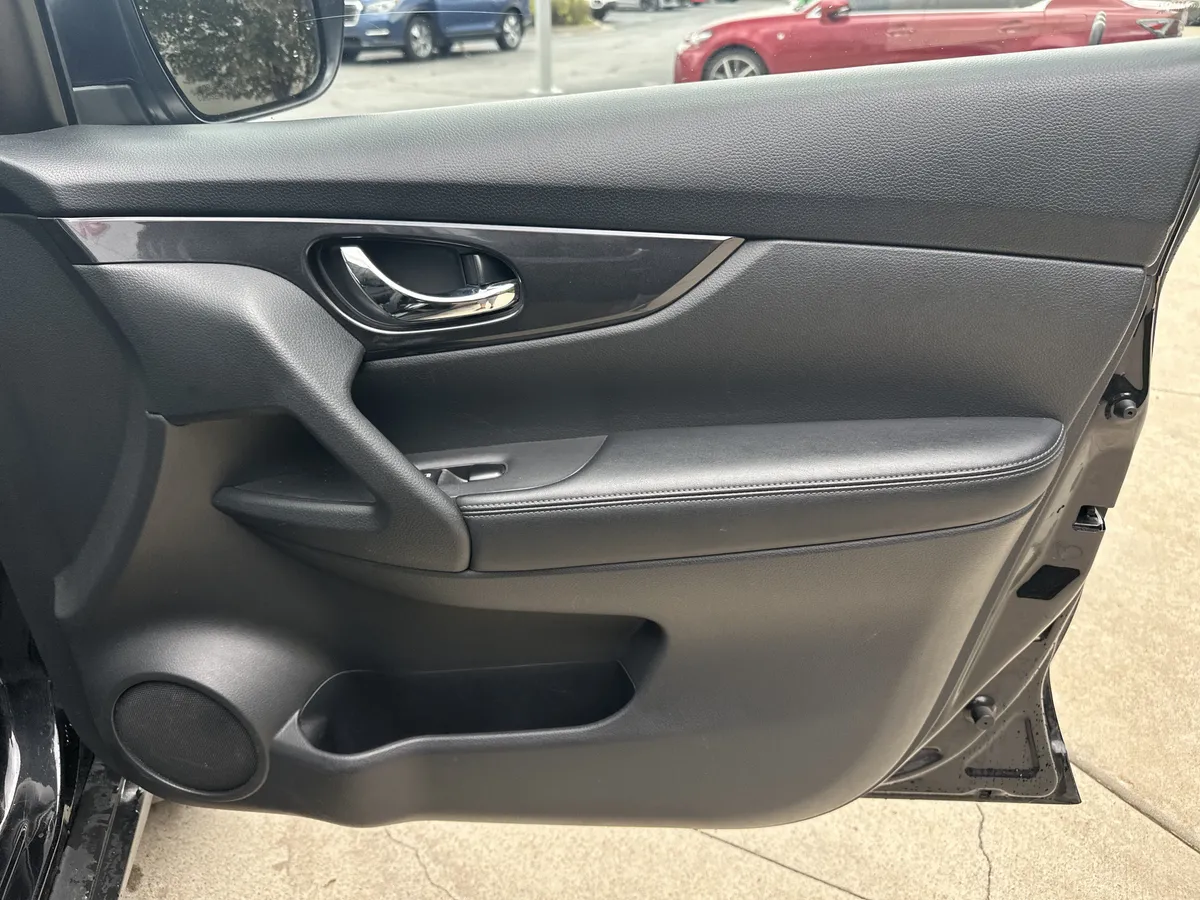 2018 Nissan Rogue S thumbnail 16