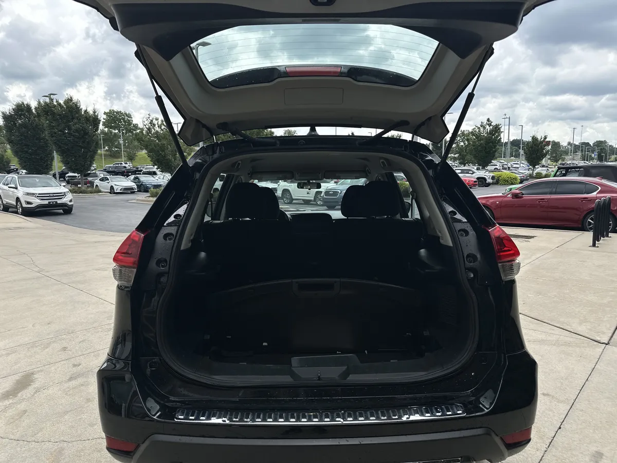 2018 Nissan Rogue S thumbnail 17
