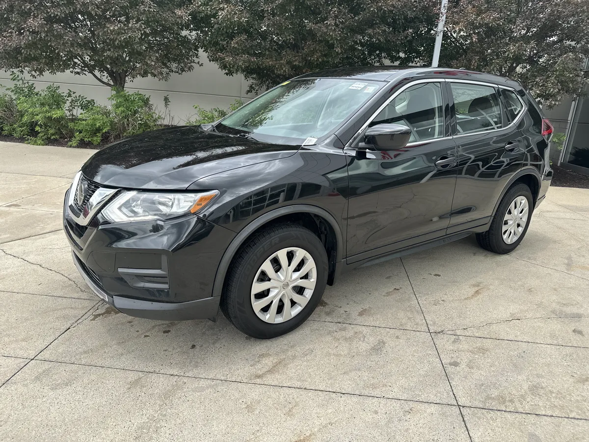 2018 Nissan Rogue S thumbnail 2