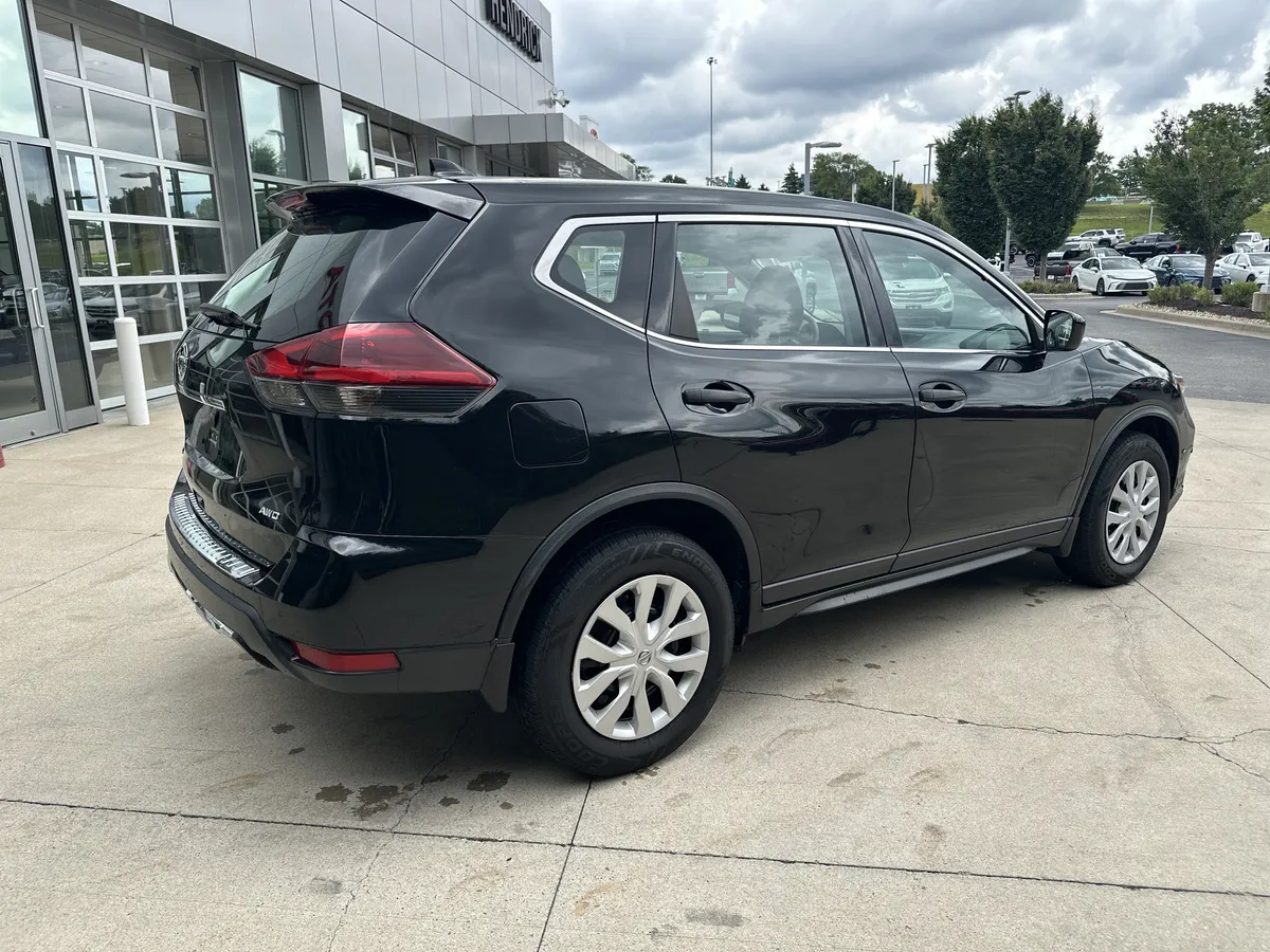 2018 Nissan Rogue S thumbnail 5