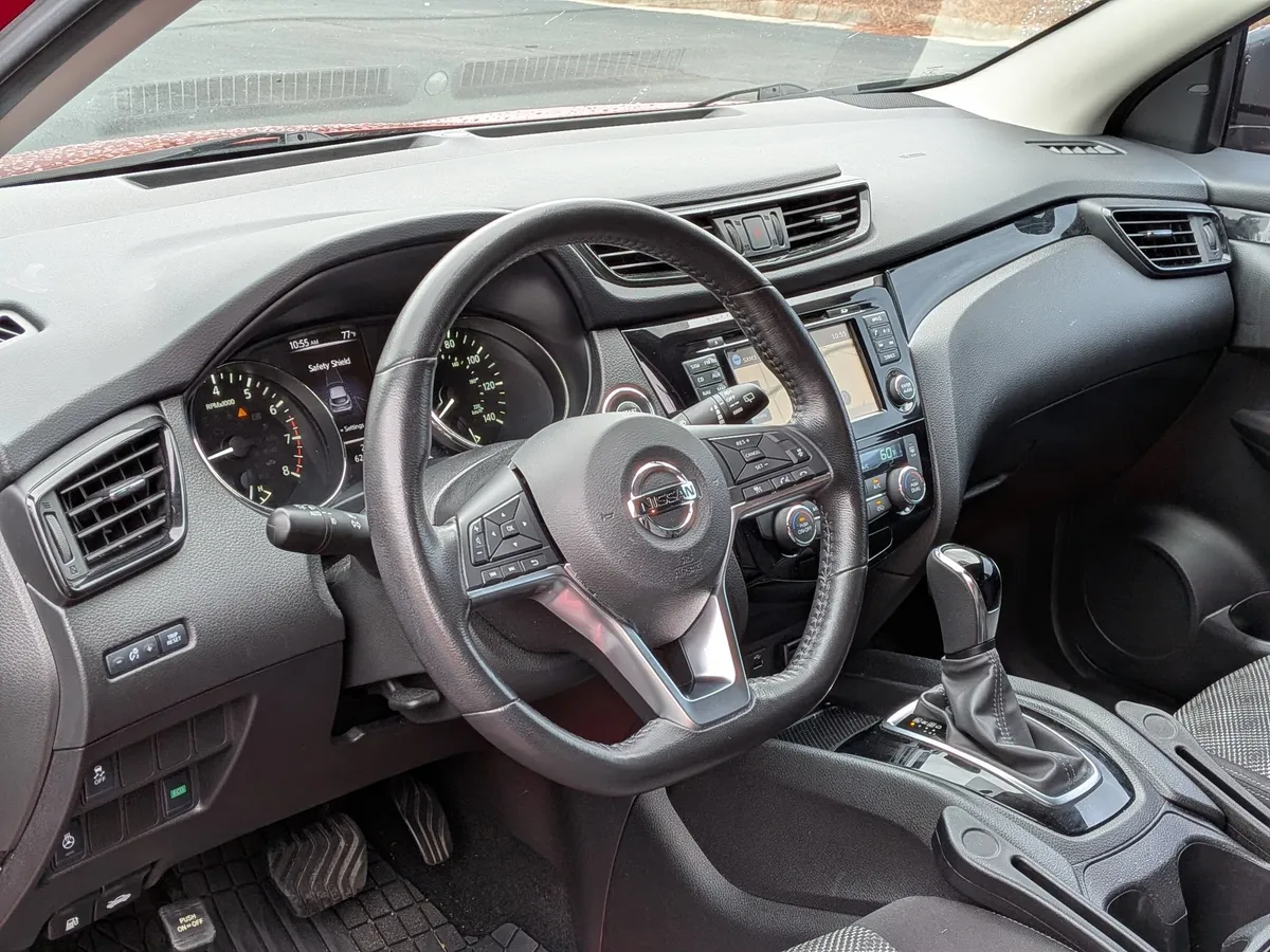 2018 Nissan Rogue Sport SV thumbnail 11