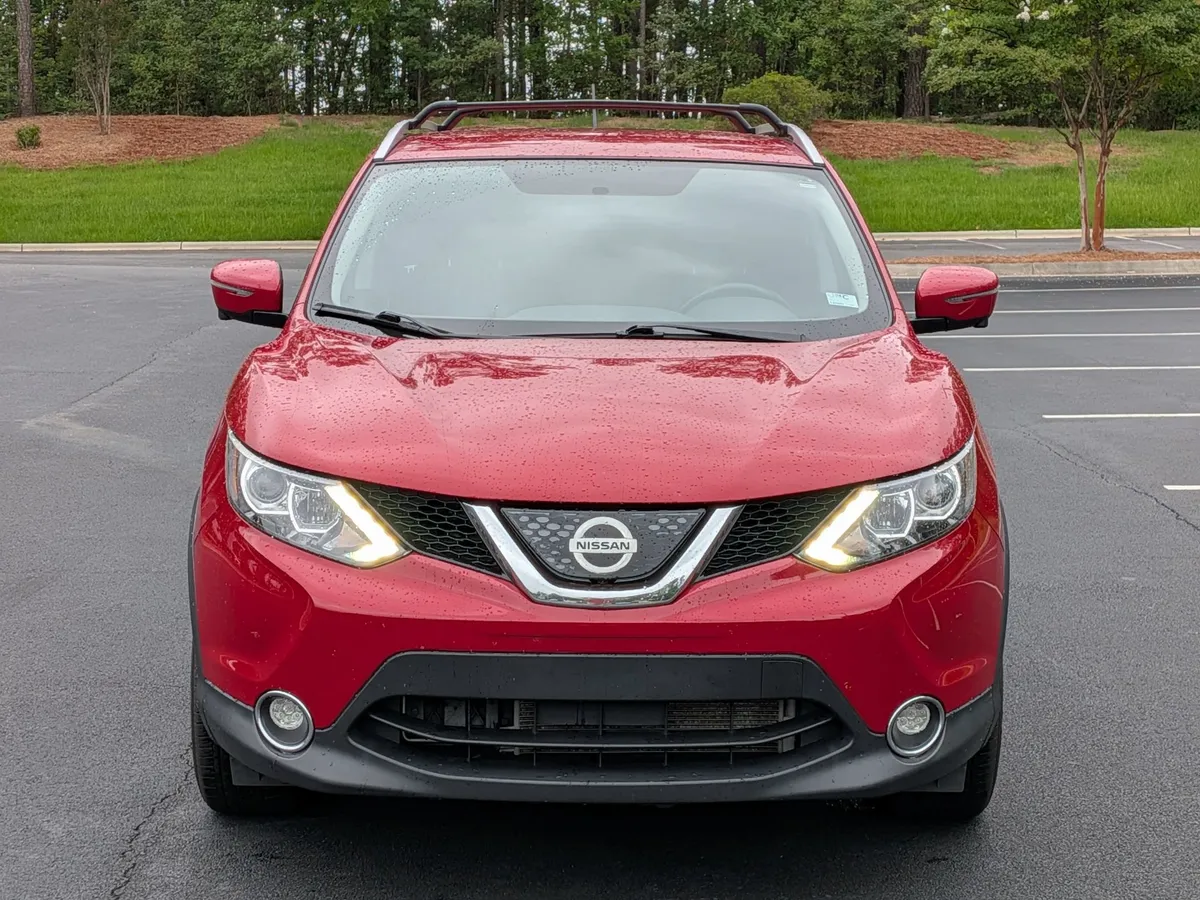 2018 Nissan Rogue Sport SV thumbnail 2