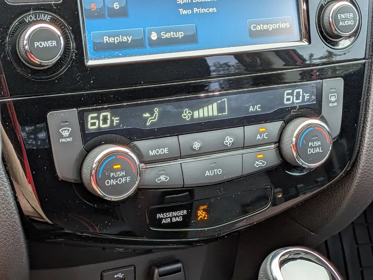 2018 Nissan Rogue Sport SV thumbnail 22