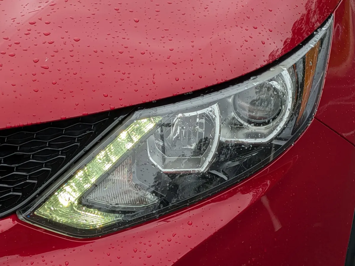 2018 Nissan Rogue Sport SV thumbnail 5