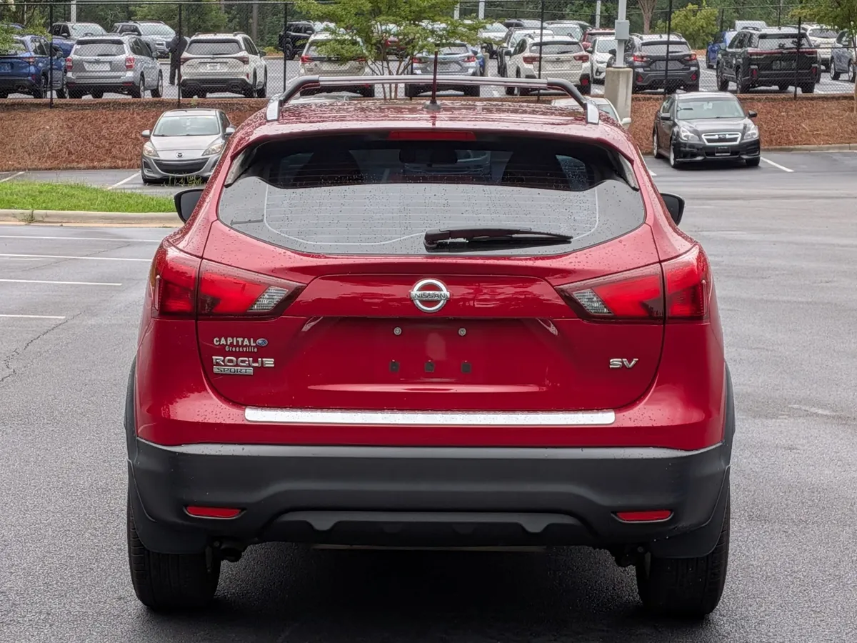 2018 Nissan Rogue Sport SV thumbnail 8