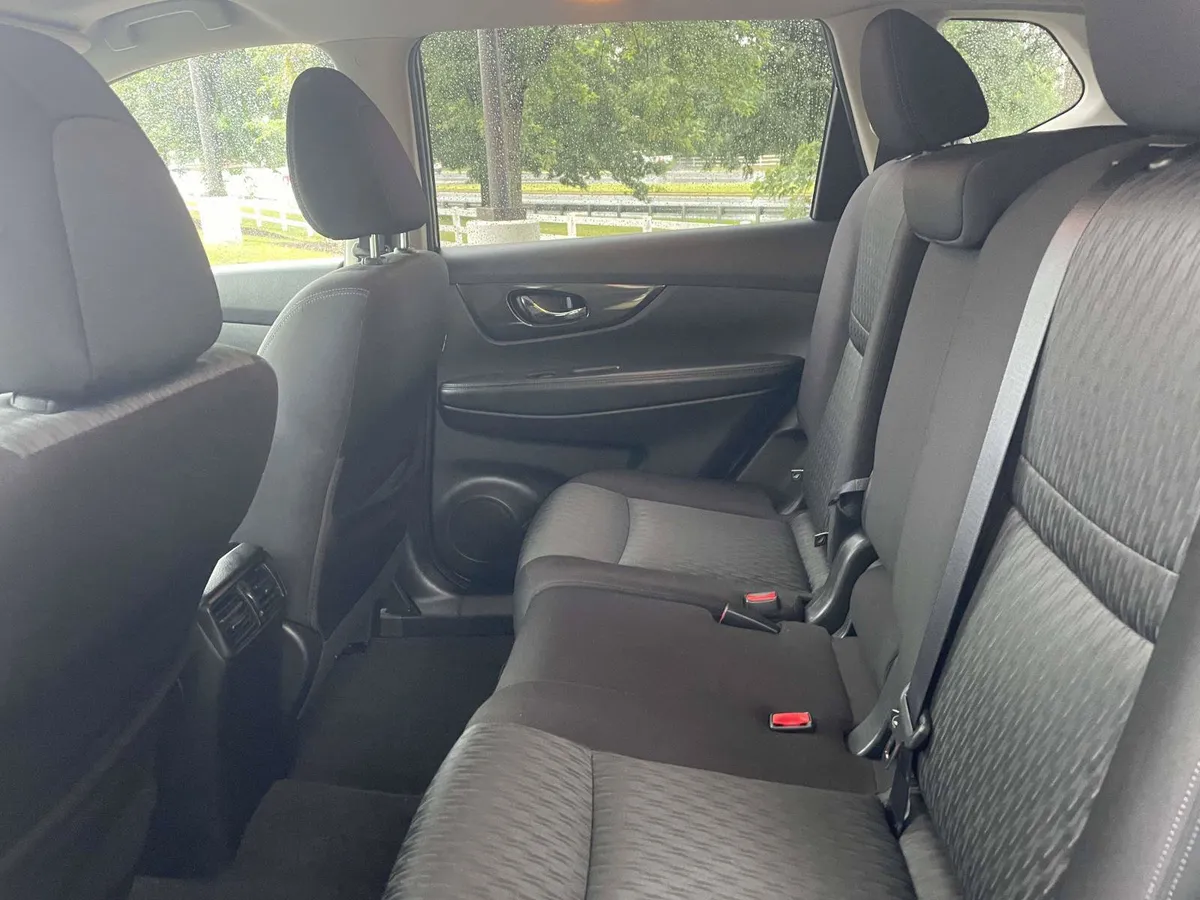 2018 Nissan Rogue SV thumbnail 13