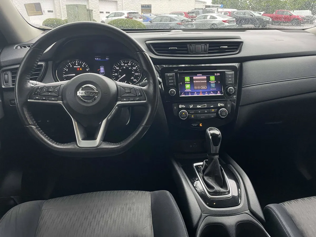 2018 Nissan Rogue SV thumbnail 17