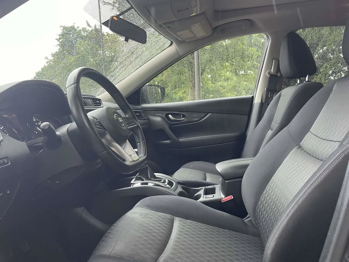 2018 Nissan Rogue SV thumbnail 18