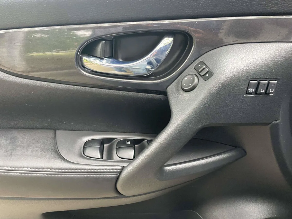 2018 Nissan Rogue SV thumbnail 21