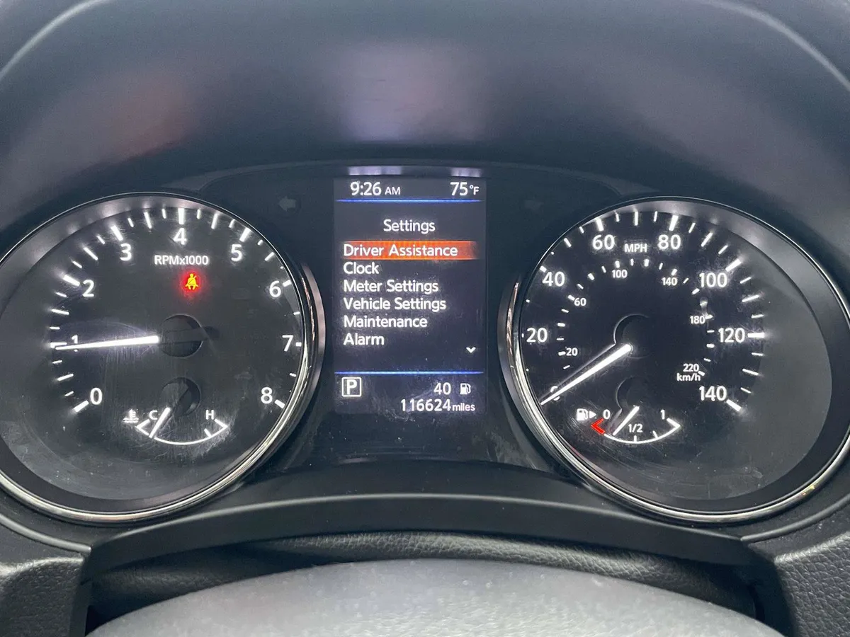 2018 Nissan Rogue SV thumbnail 25