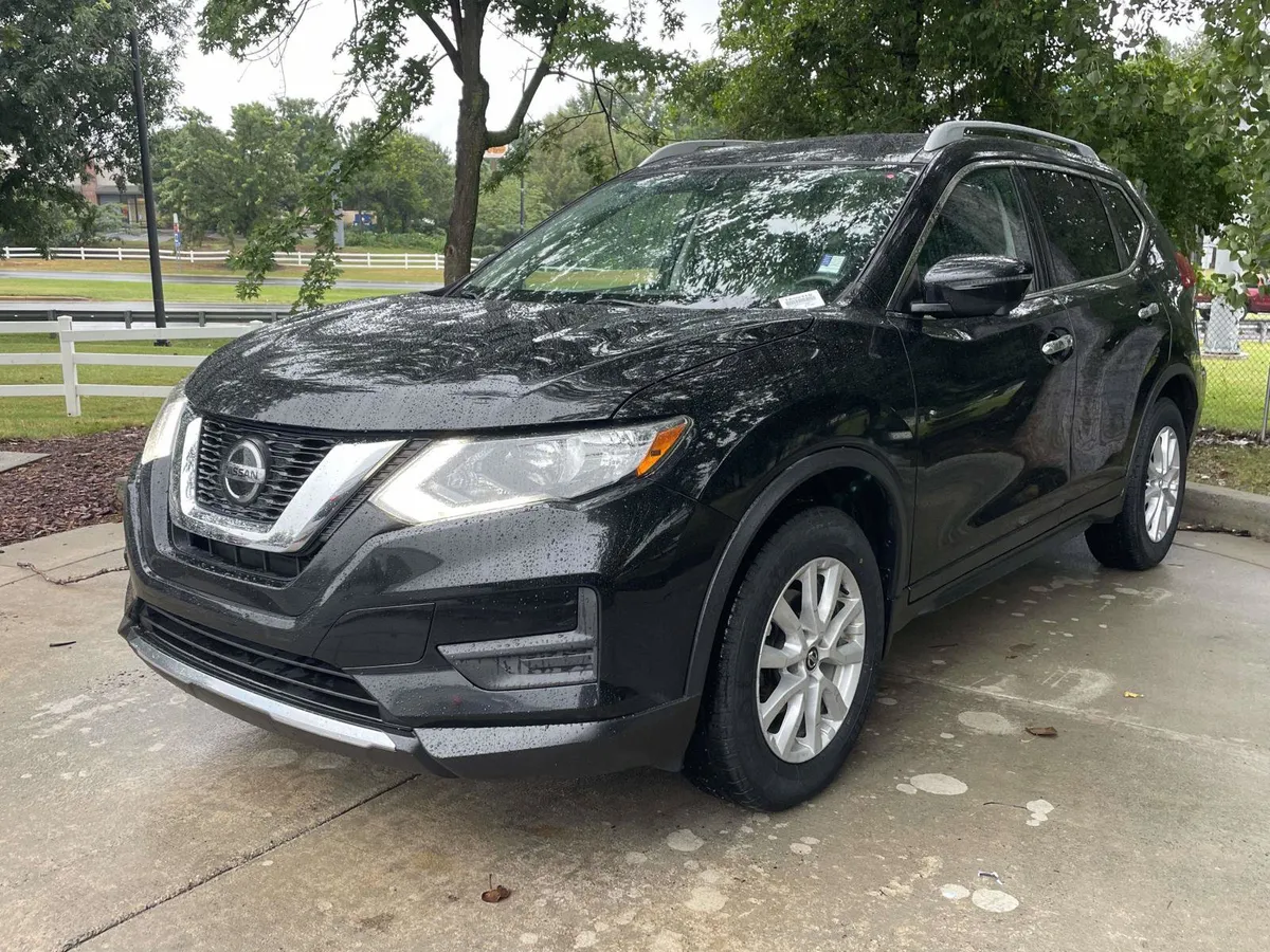 2018 Nissan Rogue SV thumbnail 5