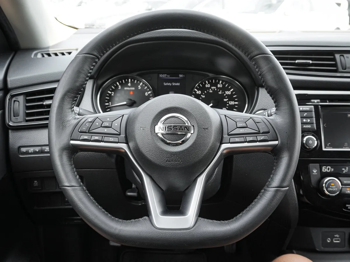 2018 Nissan Rogue SV thumbnail 17