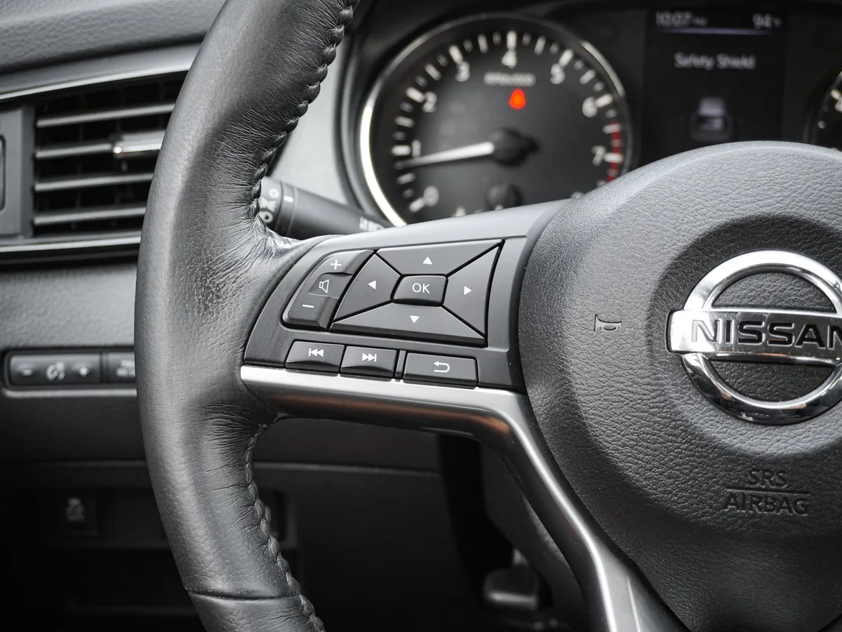 2018 Nissan Rogue SV thumbnail 18