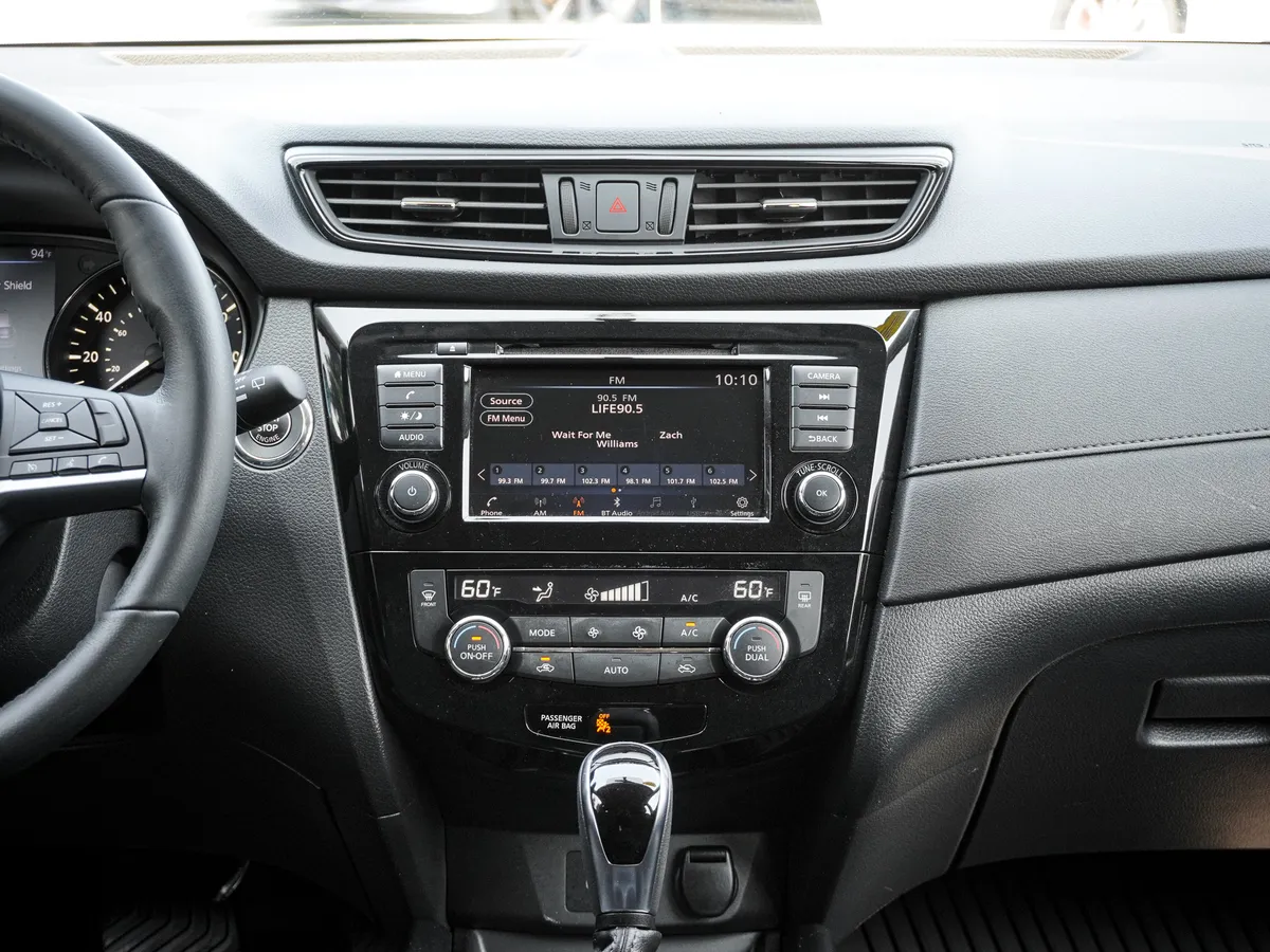 2018 Nissan Rogue SV thumbnail 29