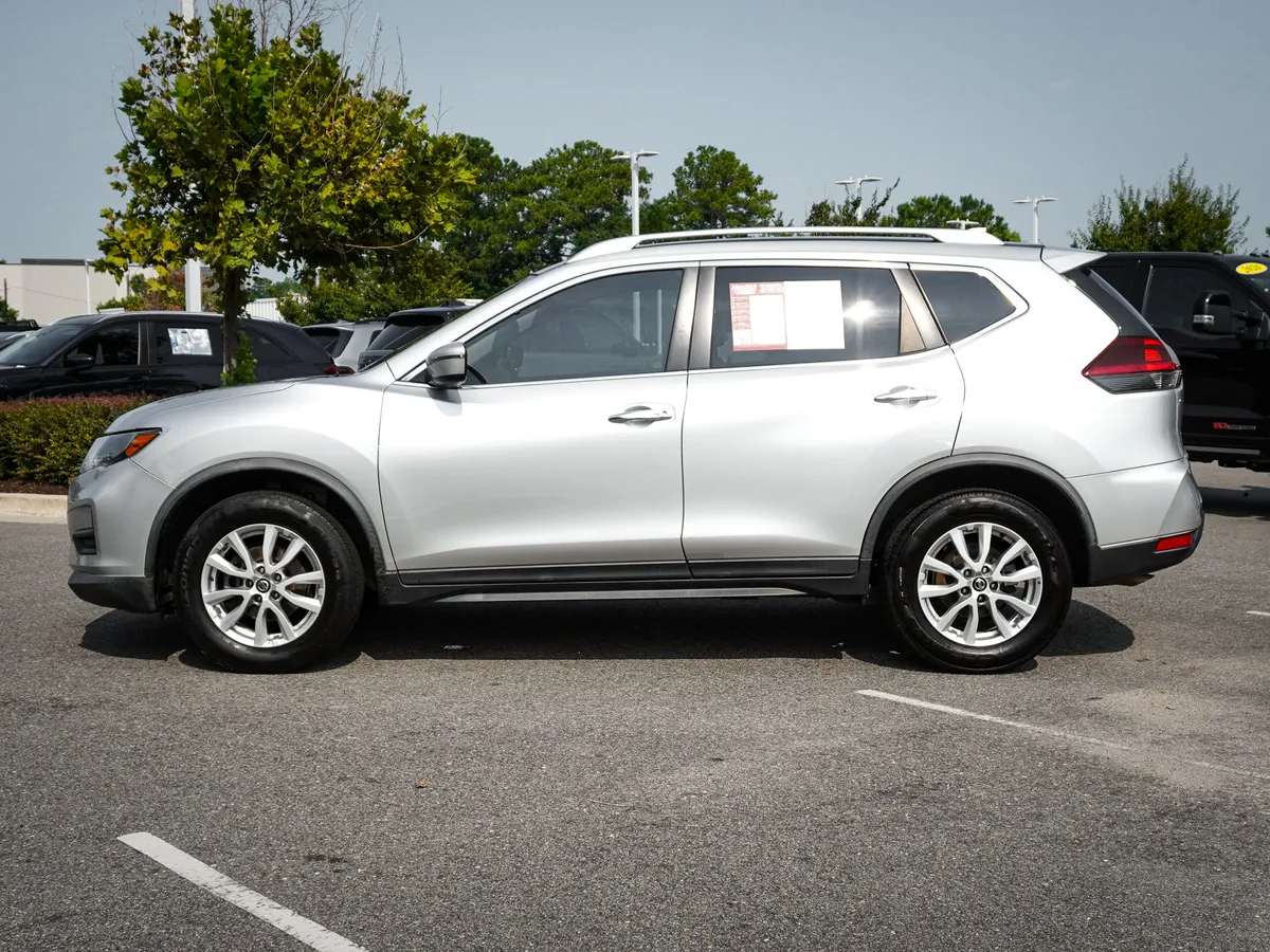 2018 Nissan Rogue SV thumbnail 6