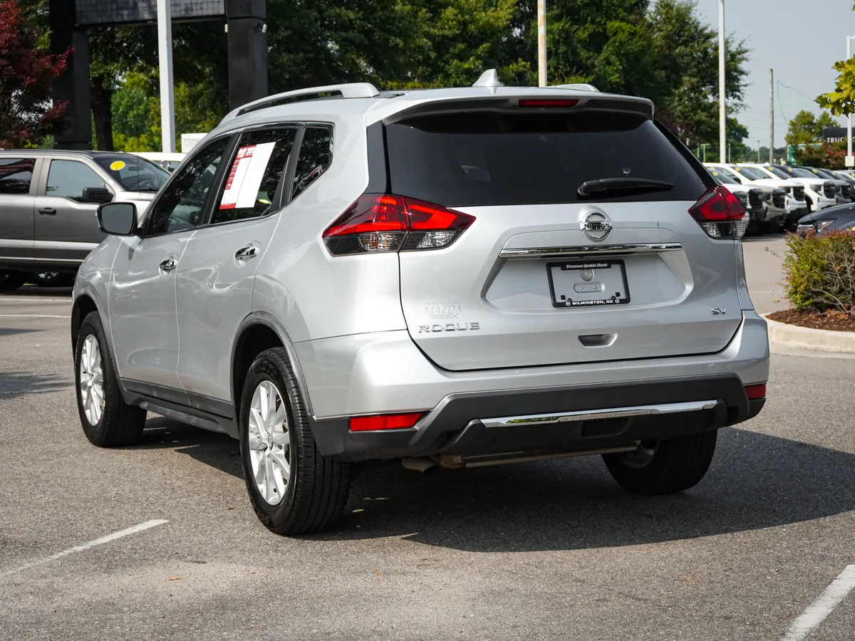 2018 Nissan Rogue SV thumbnail 7