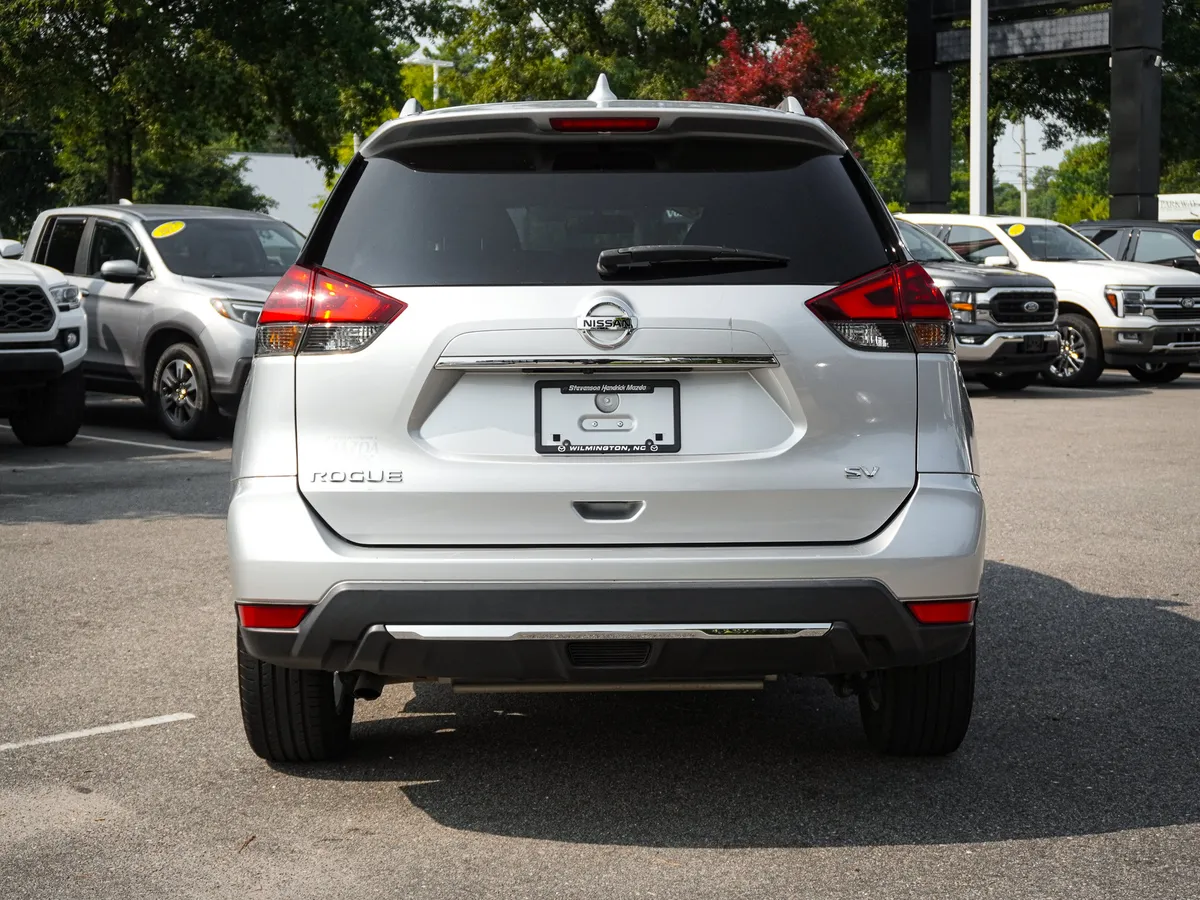 2018 Nissan Rogue SV thumbnail 8