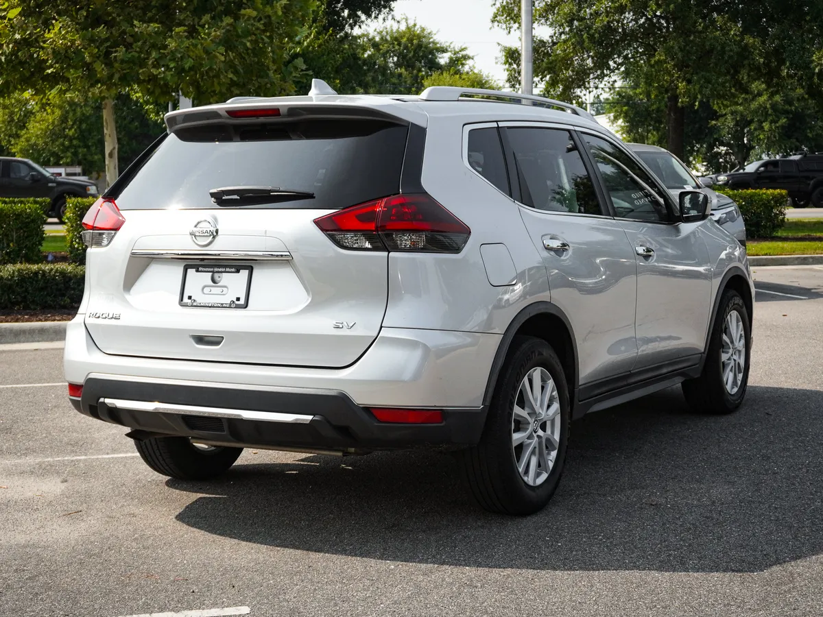 2018 Nissan Rogue SV thumbnail 9