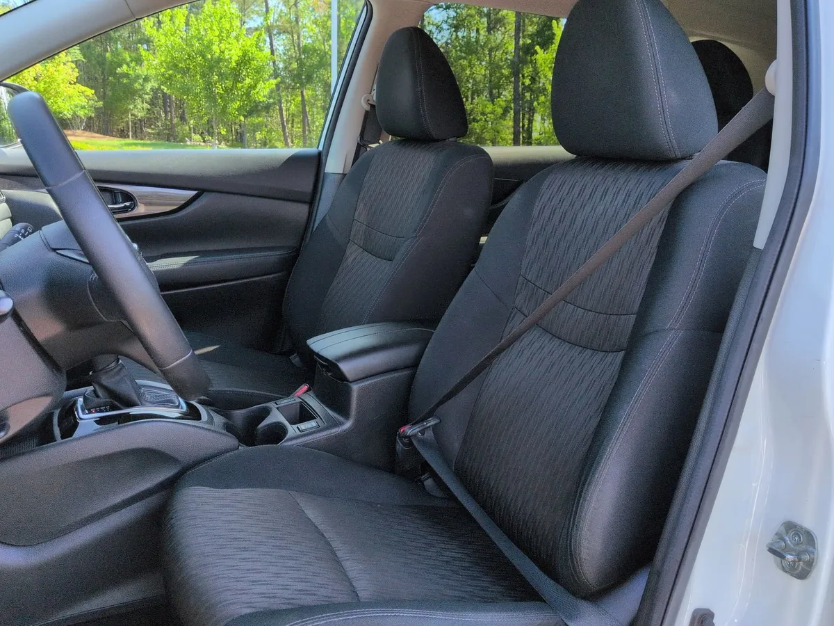 2018 Nissan Rogue SV thumbnail 15