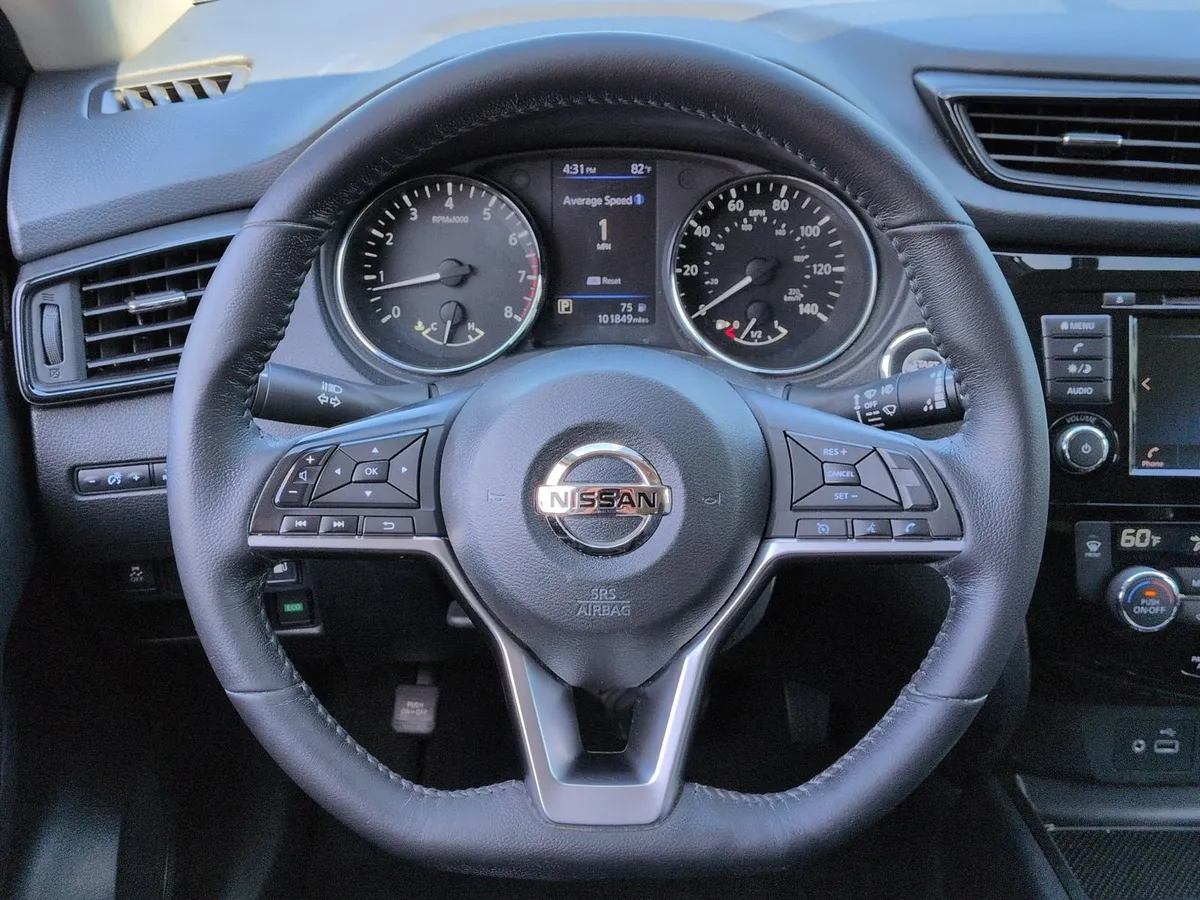 2018 Nissan Rogue SV thumbnail 17