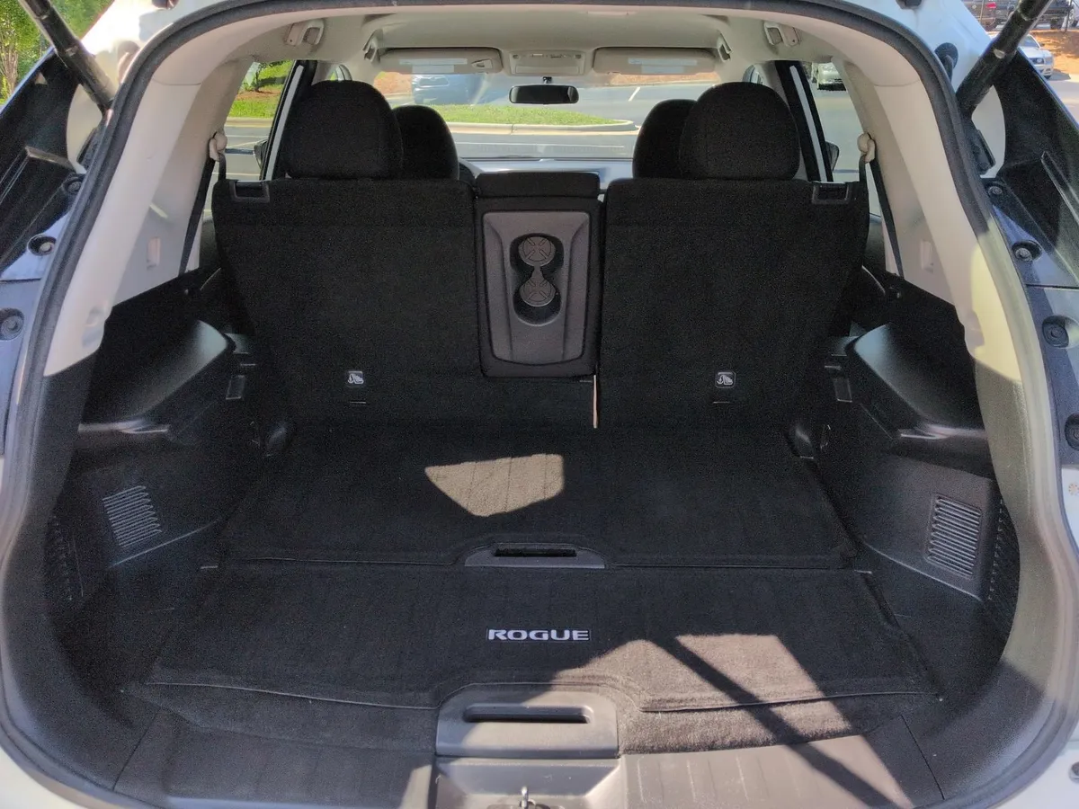 2018 Nissan Rogue SV thumbnail 30