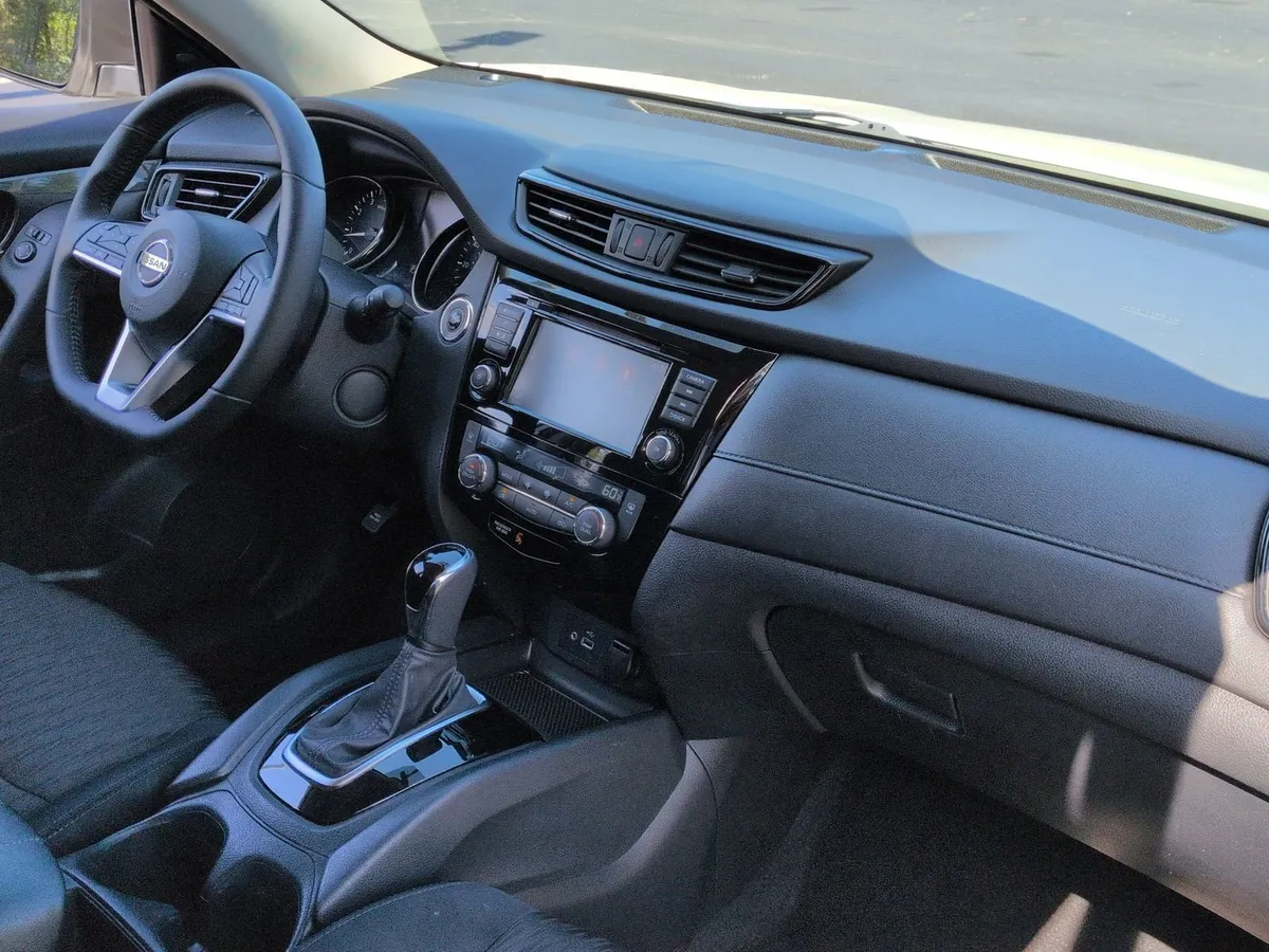 2018 Nissan Rogue SV thumbnail 31