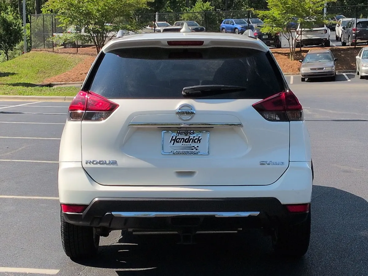 2018 Nissan Rogue SV thumbnail 8