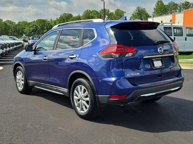 2018 Nissan Rogue SV thumbnail 11