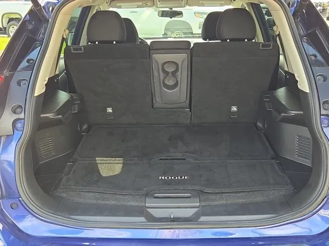 2018 Nissan Rogue SV thumbnail 13