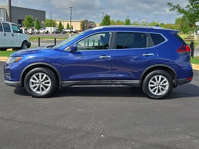 2018 Nissan Rogue SV thumbnail 14