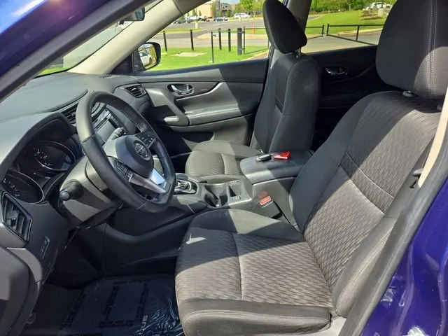 2018 Nissan Rogue SV thumbnail 18