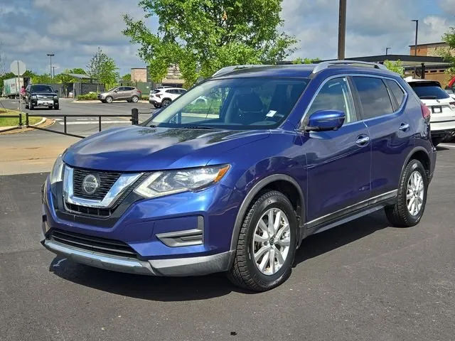 2018 Nissan Rogue SV thumbnail 2