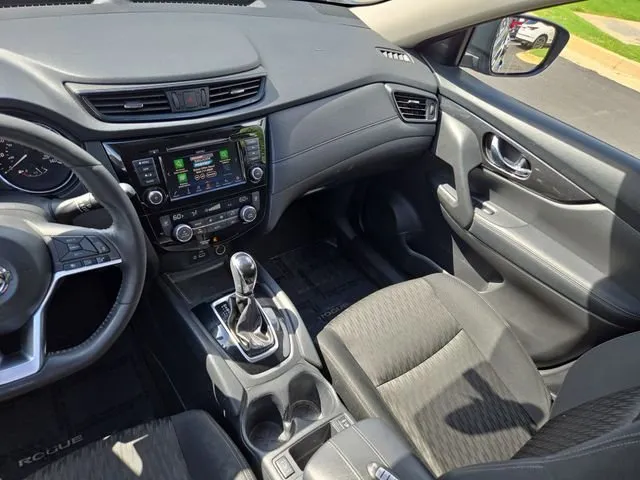 2018 Nissan Rogue SV thumbnail 21