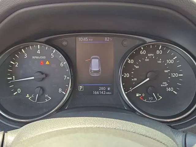 2018 Nissan Rogue SV thumbnail 25