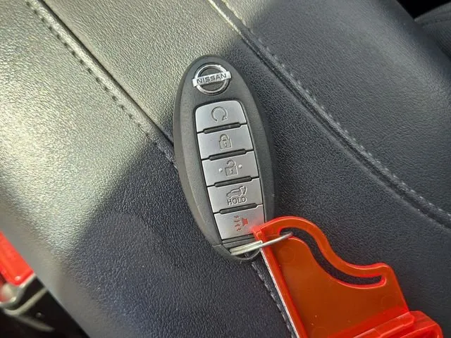 2018 Nissan Rogue SV thumbnail 29
