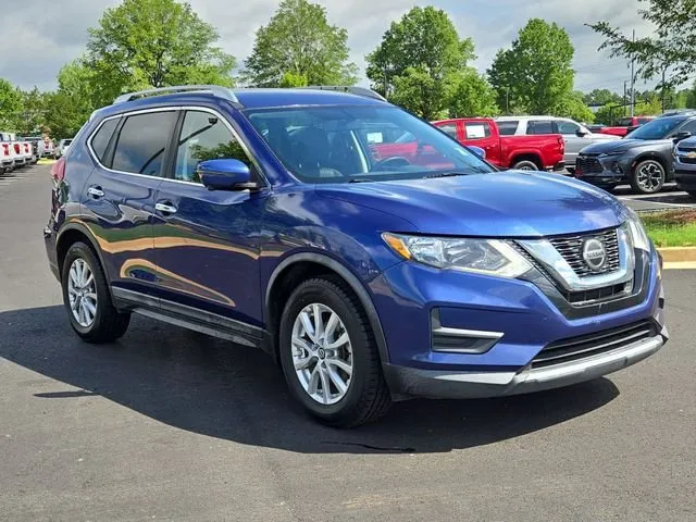 2018 Nissan Rogue SV thumbnail 4